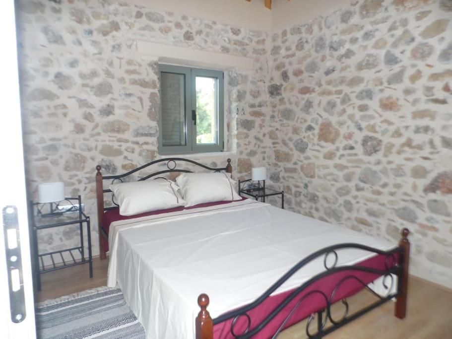 Villa Alonia Kalamata Esterno foto